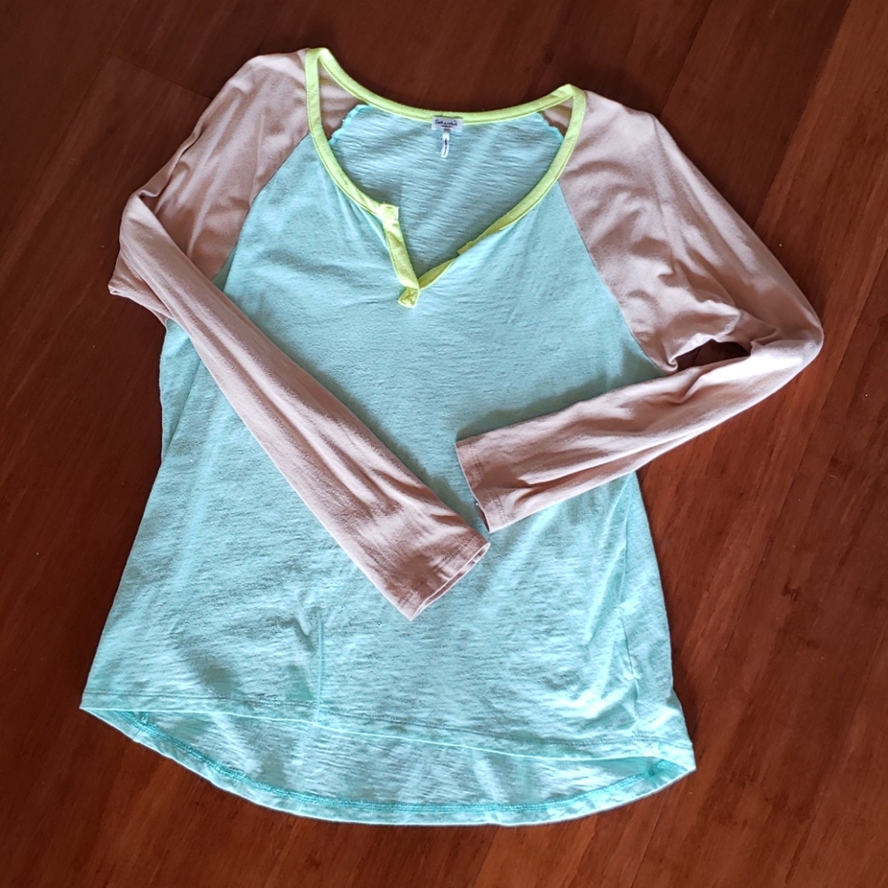 Comfy Splendid Tan & Teal Top